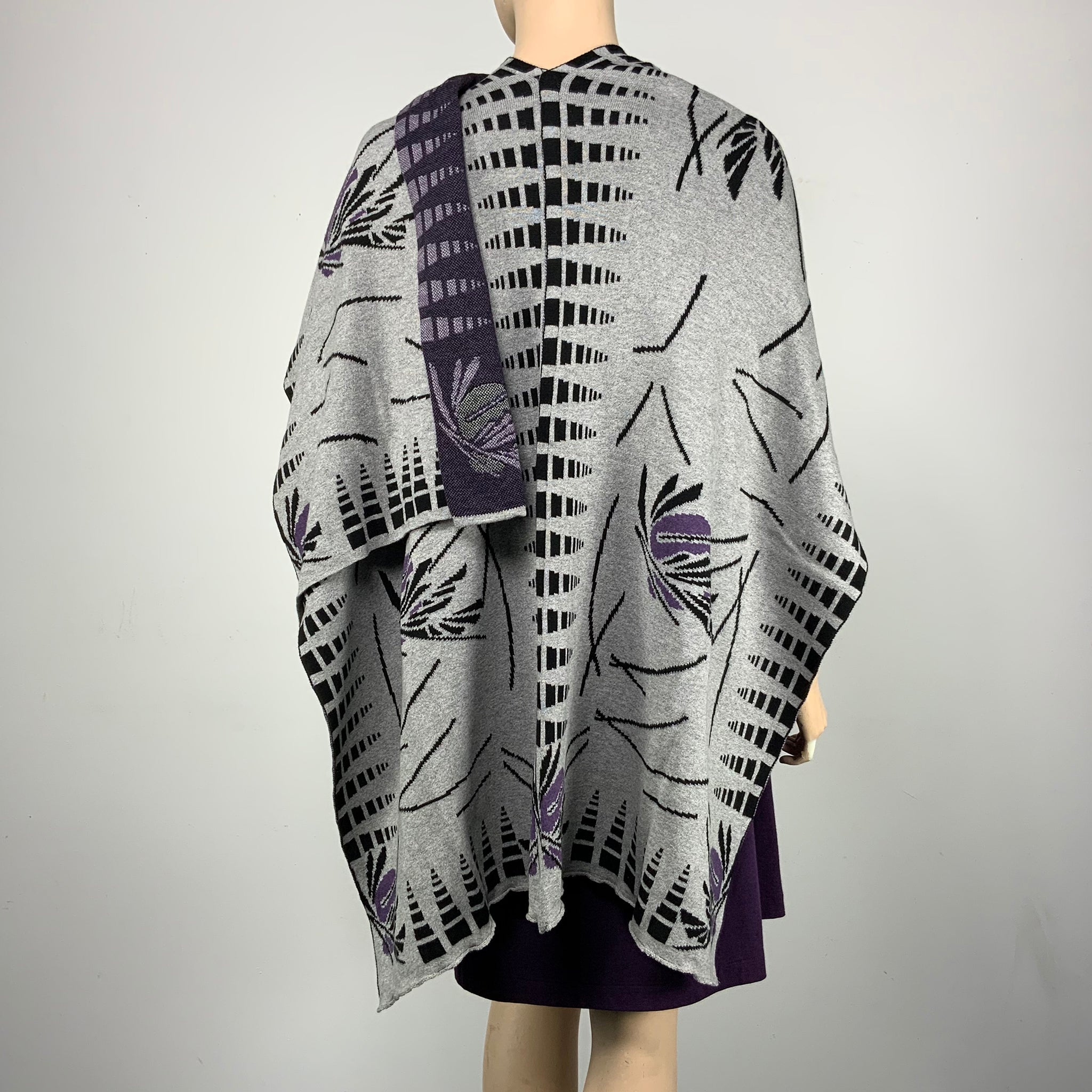 Blossom Cape Light Grey, Black, Purple