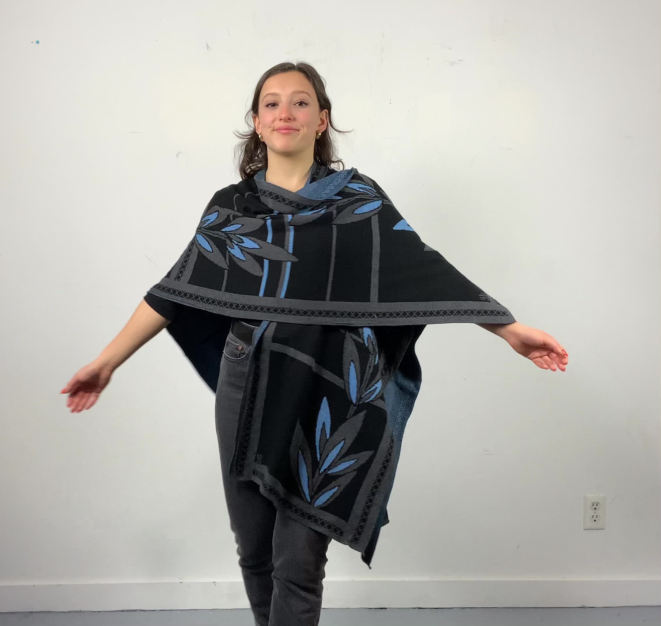 English Flower Cape Black, Grey and Blue