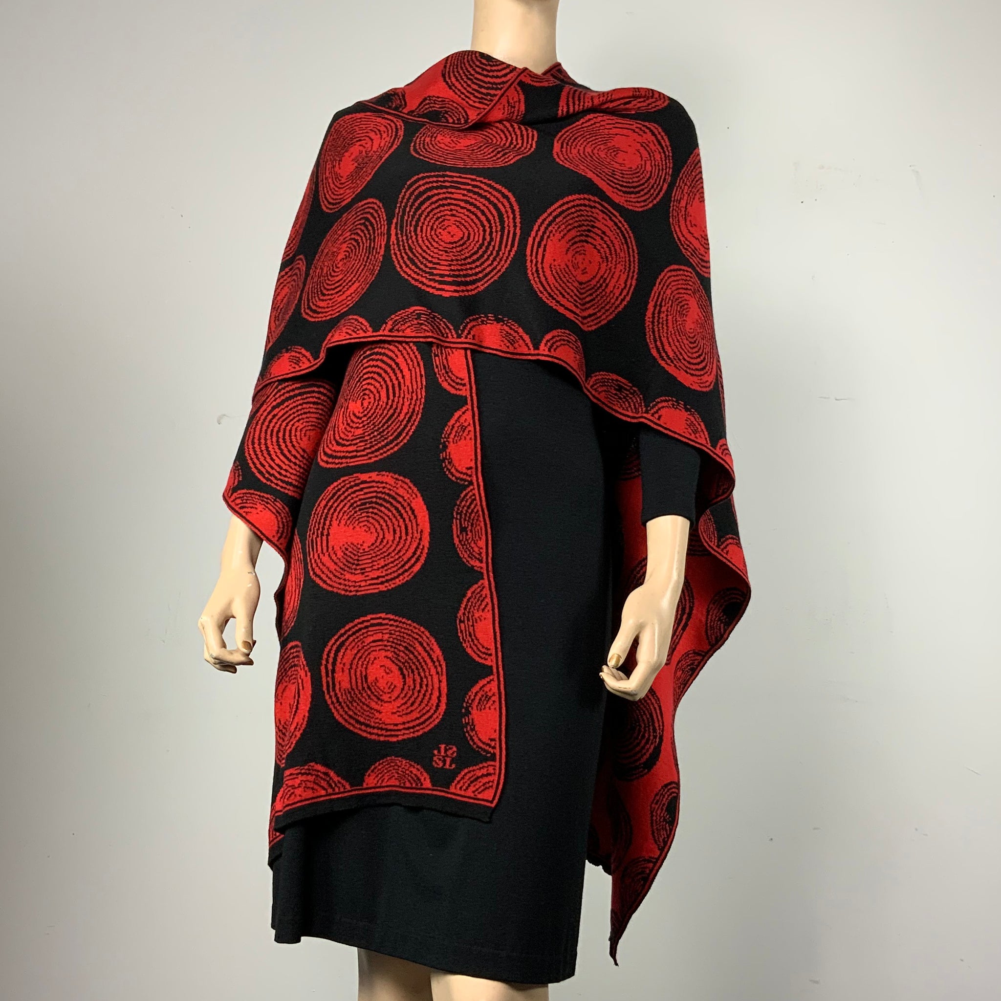 Spirals Cape Black & Red