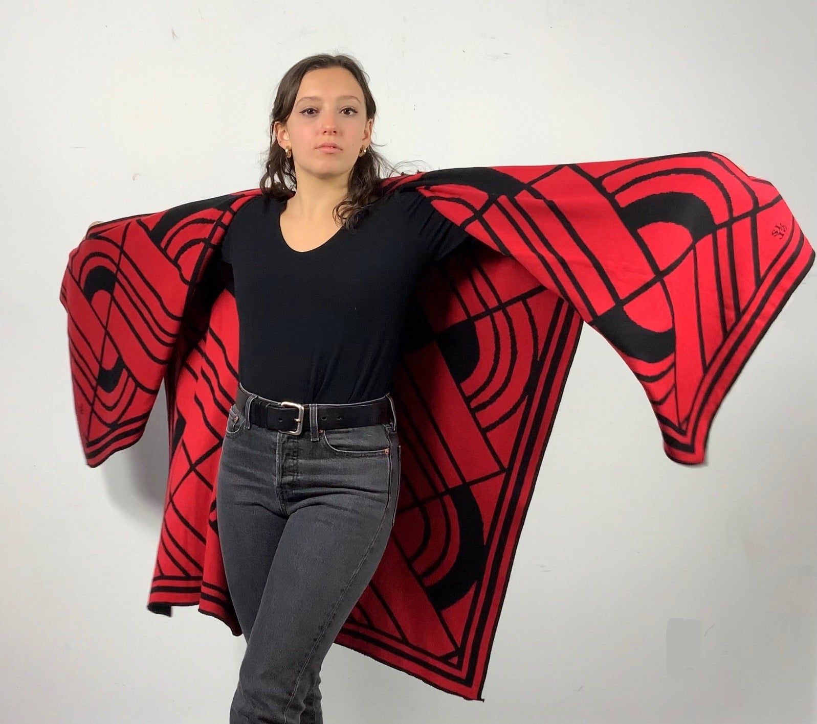 Deco Cape Black & Red